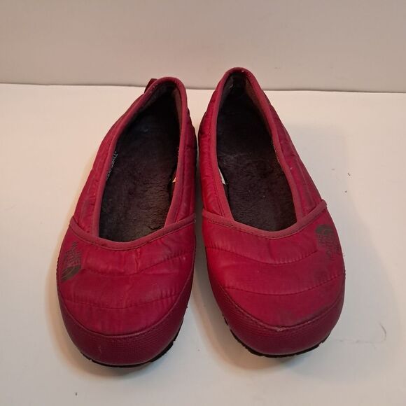 The North Face Flats Women's 7 Theromoball Traction Burgundy Quilted Waterproof - Picture 3 of 6